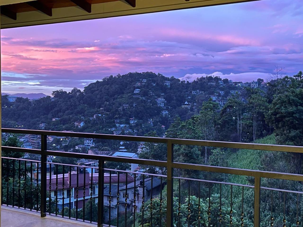 Lush Breeze Hotell Kandy Eksteriør bilde