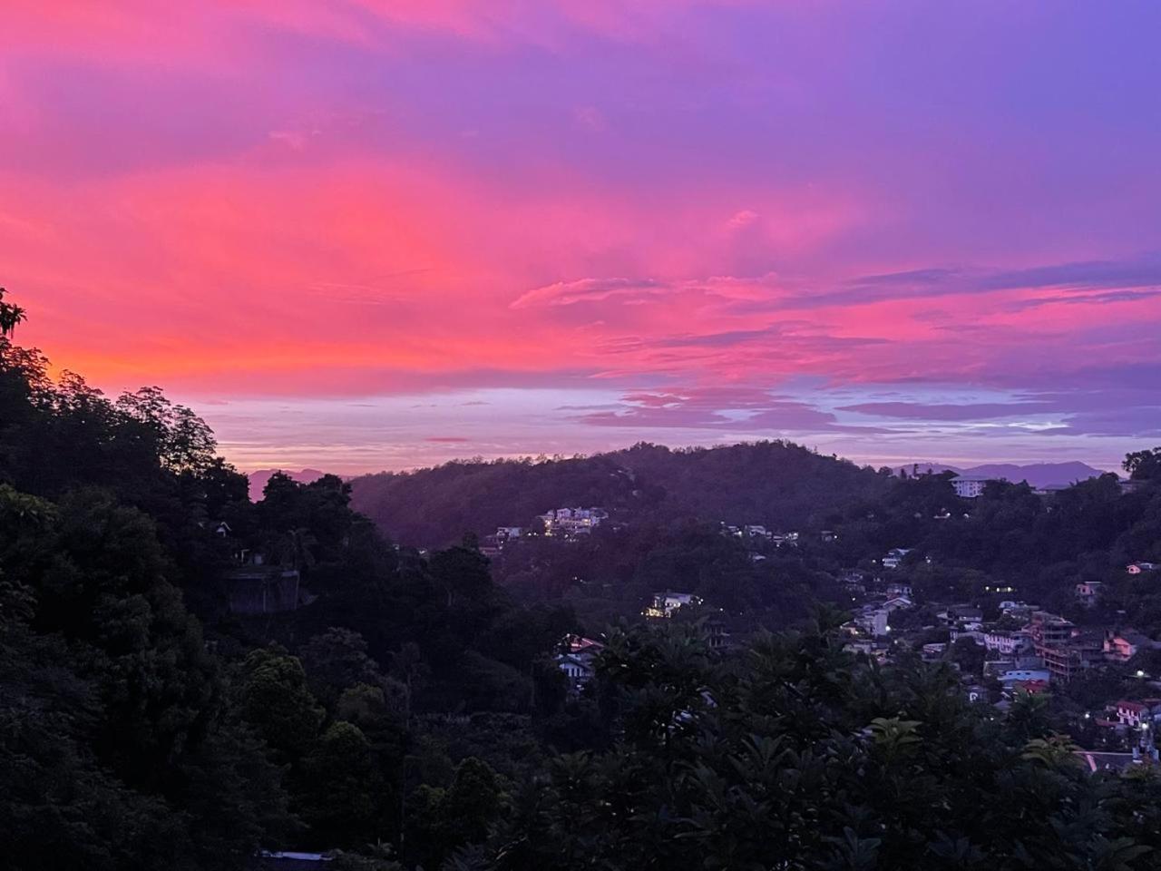 Lush Breeze Hotell Kandy Eksteriør bilde