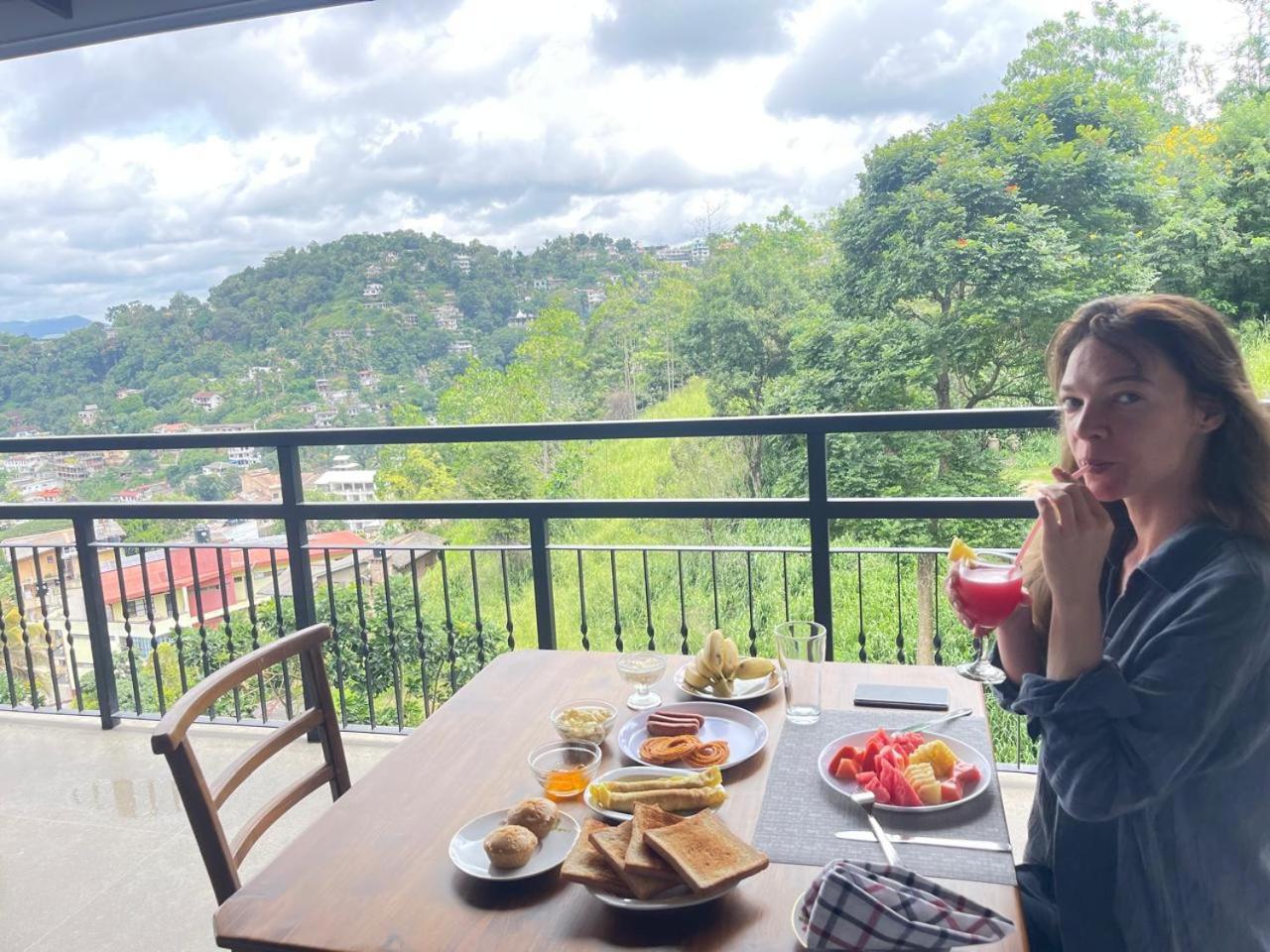 Lush Breeze Hotell Kandy Eksteriør bilde
