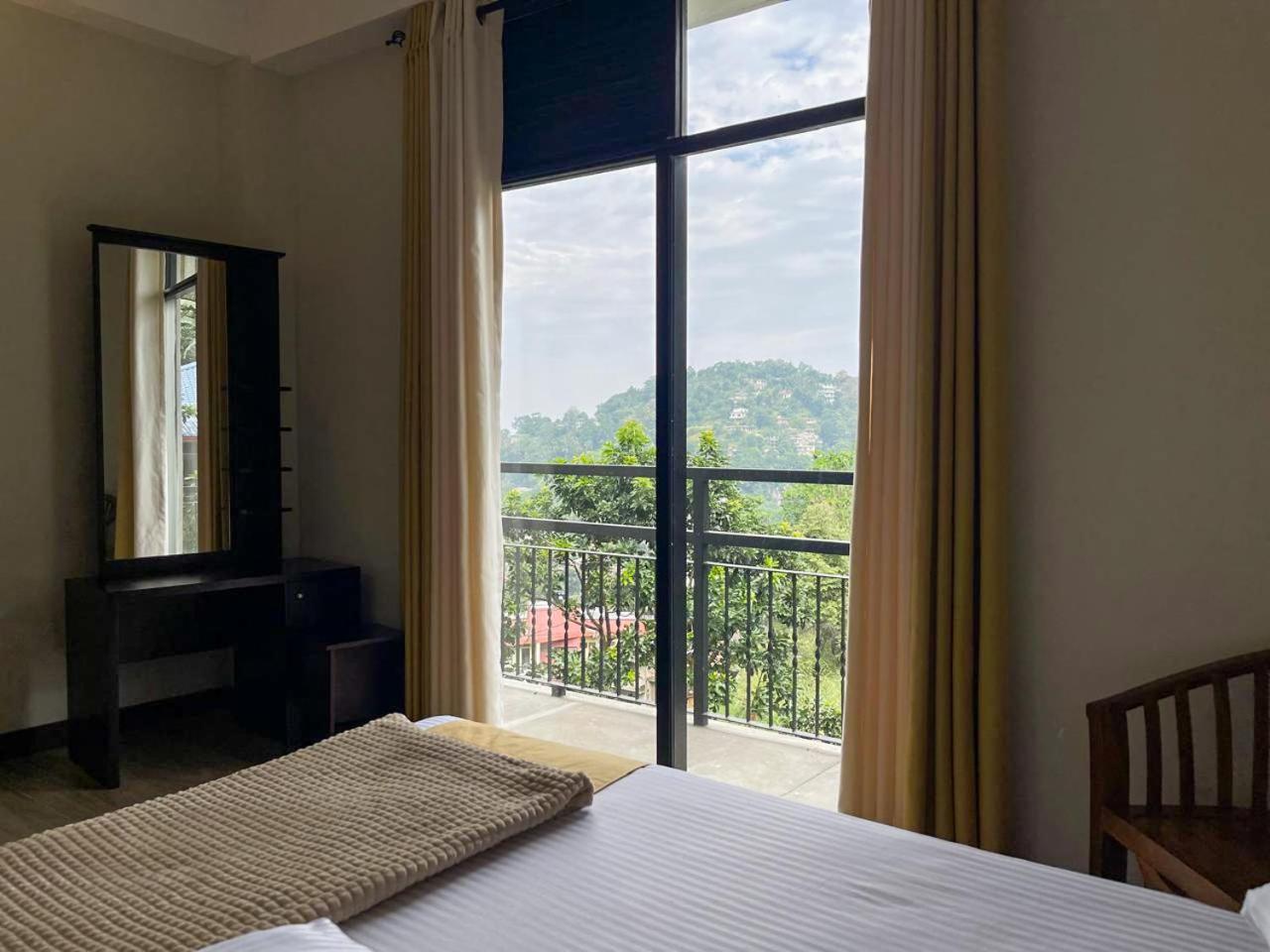 Lush Breeze Hotell Kandy Eksteriør bilde