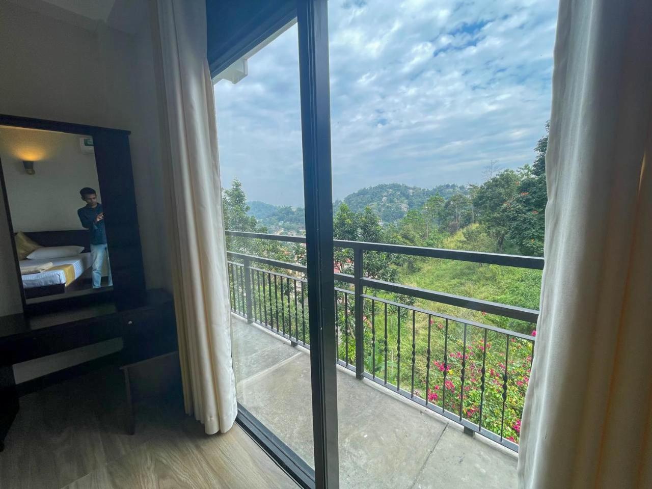 Lush Breeze Hotell Kandy Eksteriør bilde